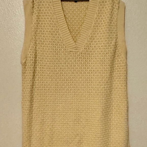 Eloquii V-Neck Sleeveless Cream Sweater - Picture 1 of 5